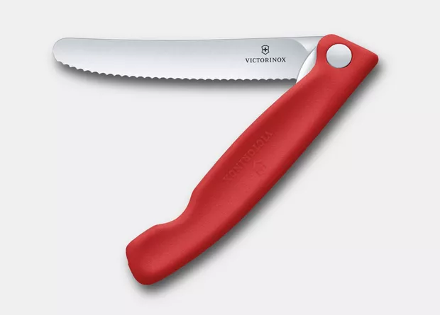 Nóż składany ząbkowany 11 cm Victorinox - Swiss Classic Malinowy V.SC.M.6.7831.FC1 Nóż składany ząbkowany 11 cm Victorinox - Swiss Classic Malinowy V.SC.M.6.7831.FC1